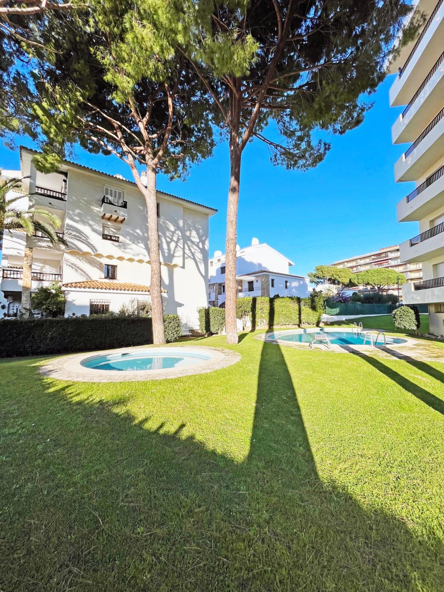 Apartamento En La Escala Con Piscina Y Parking Ля Эскала Экстерьер фото