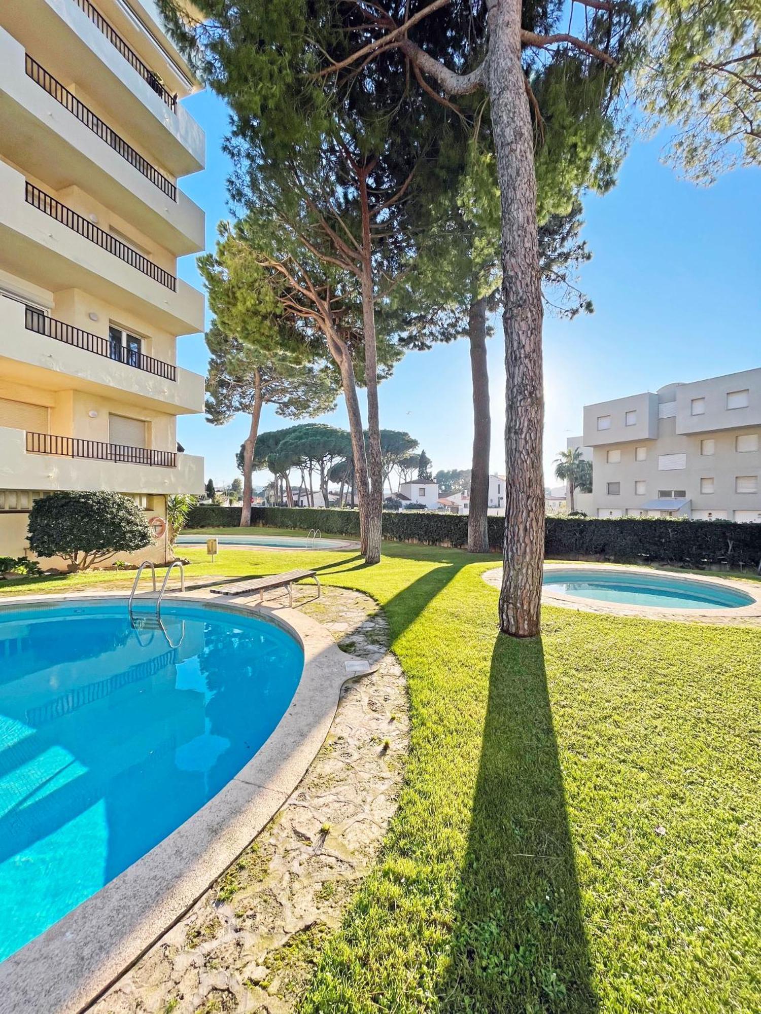 Apartamento En La Escala Con Piscina Y Parking Ля Эскала Экстерьер фото