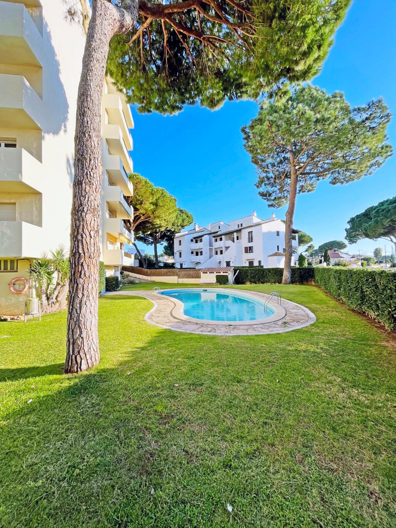 Apartamento En La Escala Con Piscina Y Parking Ля Эскала Экстерьер фото