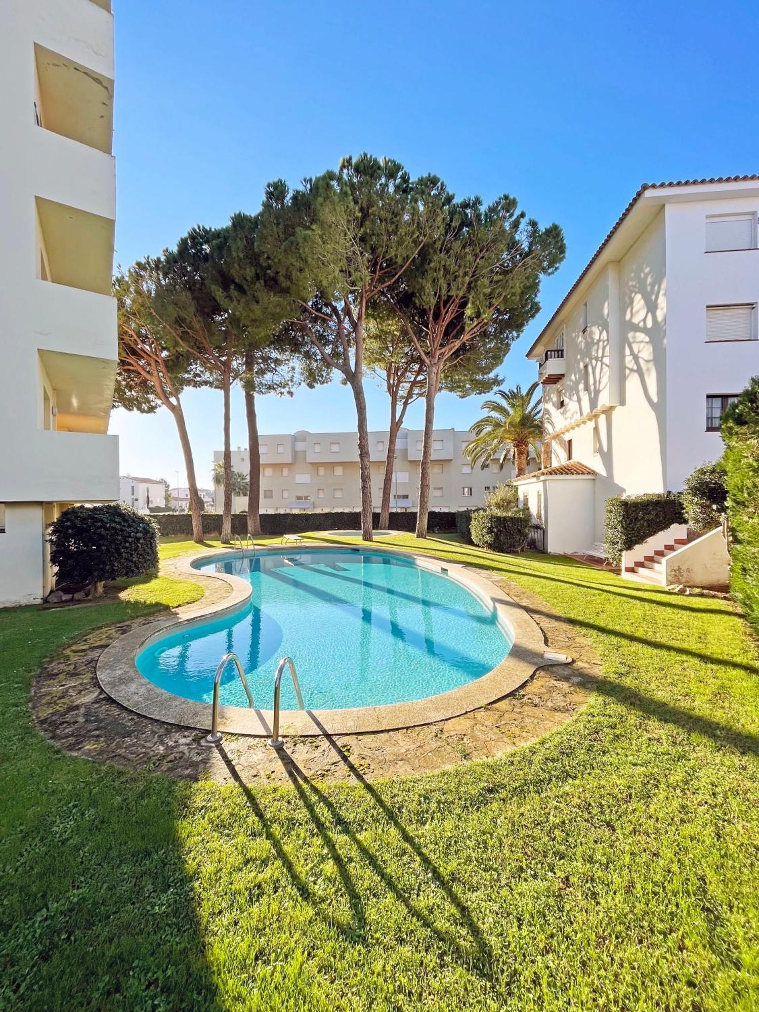 Apartamento En La Escala Con Piscina Y Parking Ля Эскала Экстерьер фото