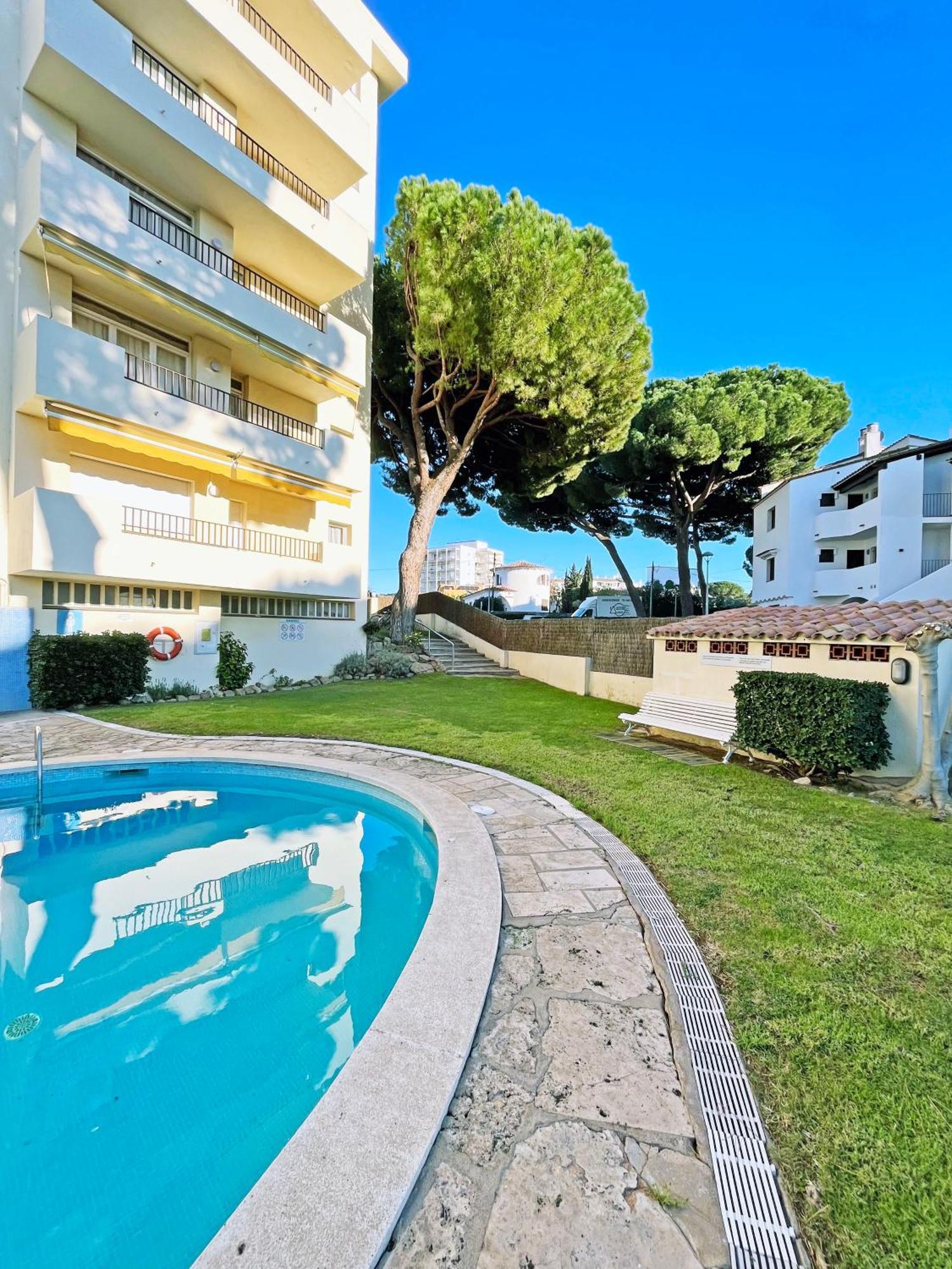 Apartamento En La Escala Con Piscina Y Parking Ля Эскала Экстерьер фото