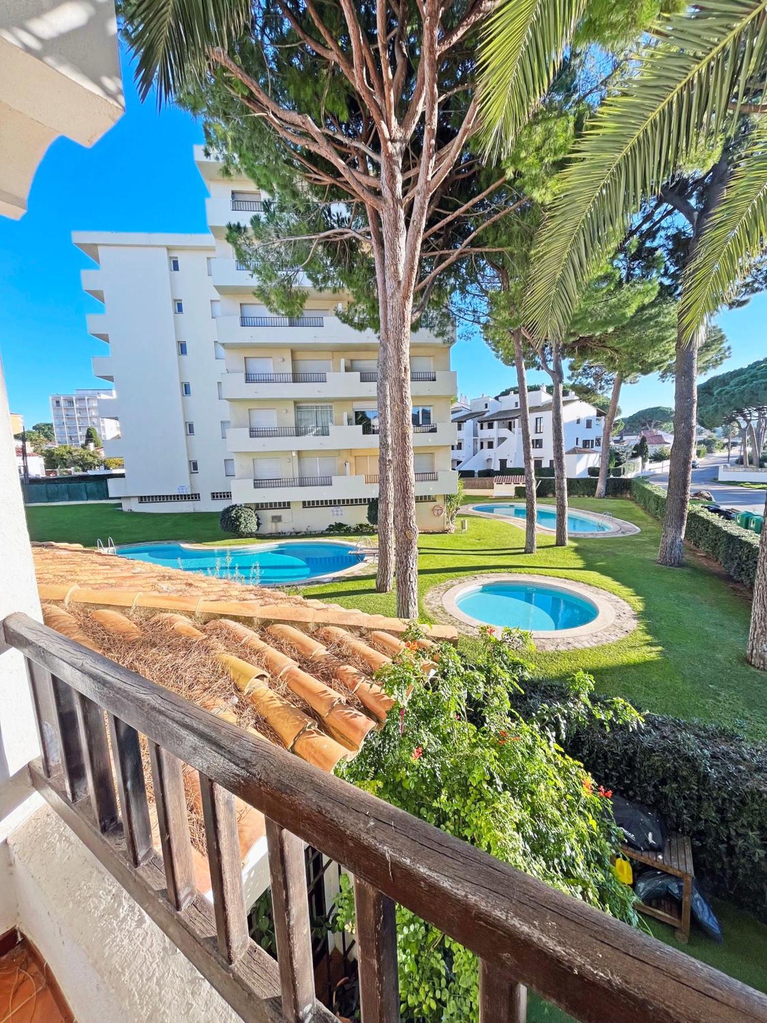 Apartamento En La Escala Con Piscina Y Parking Ля Эскала Экстерьер фото