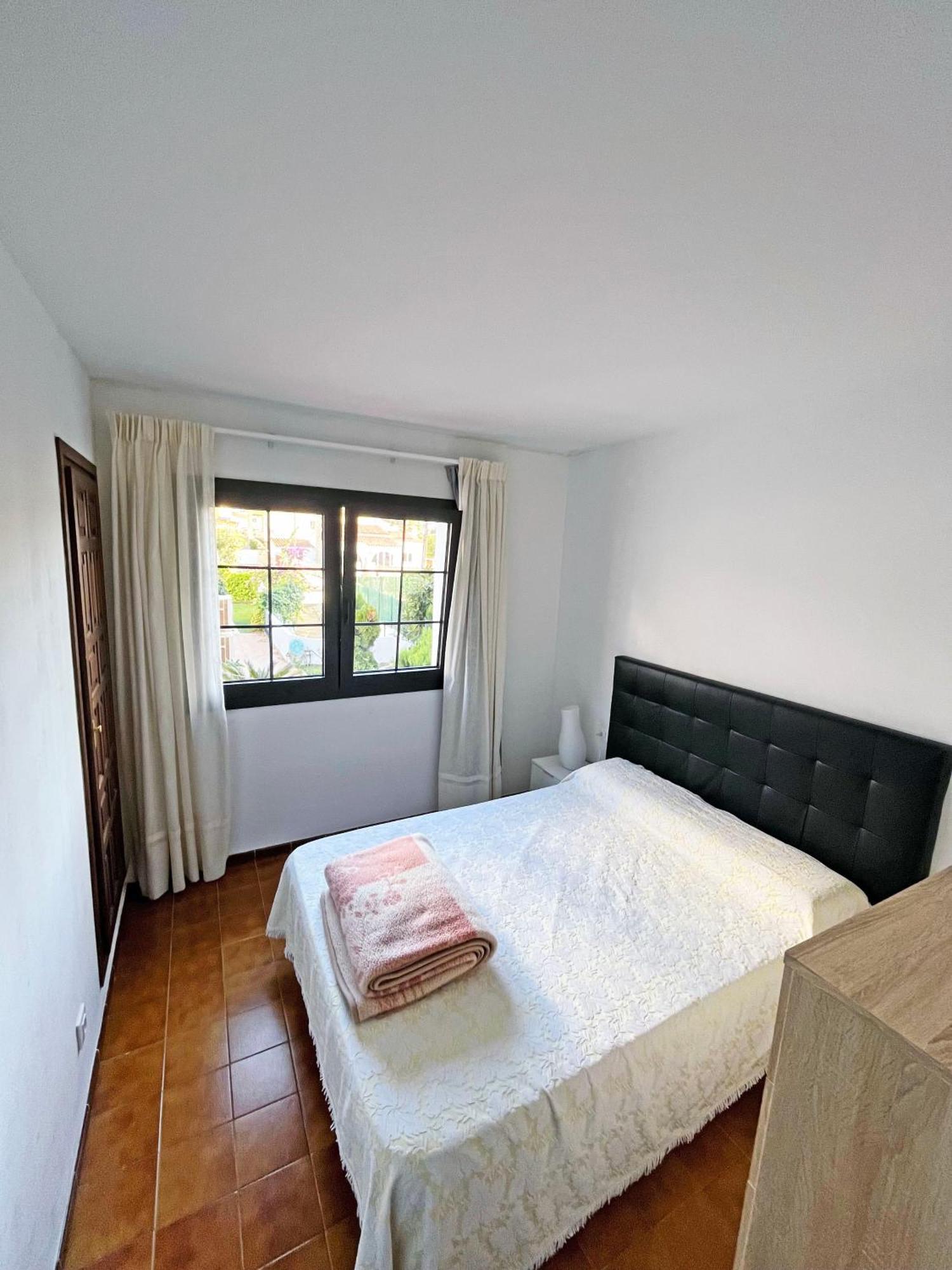 Apartamento En La Escala Con Piscina Y Parking Ля Эскала Экстерьер фото
