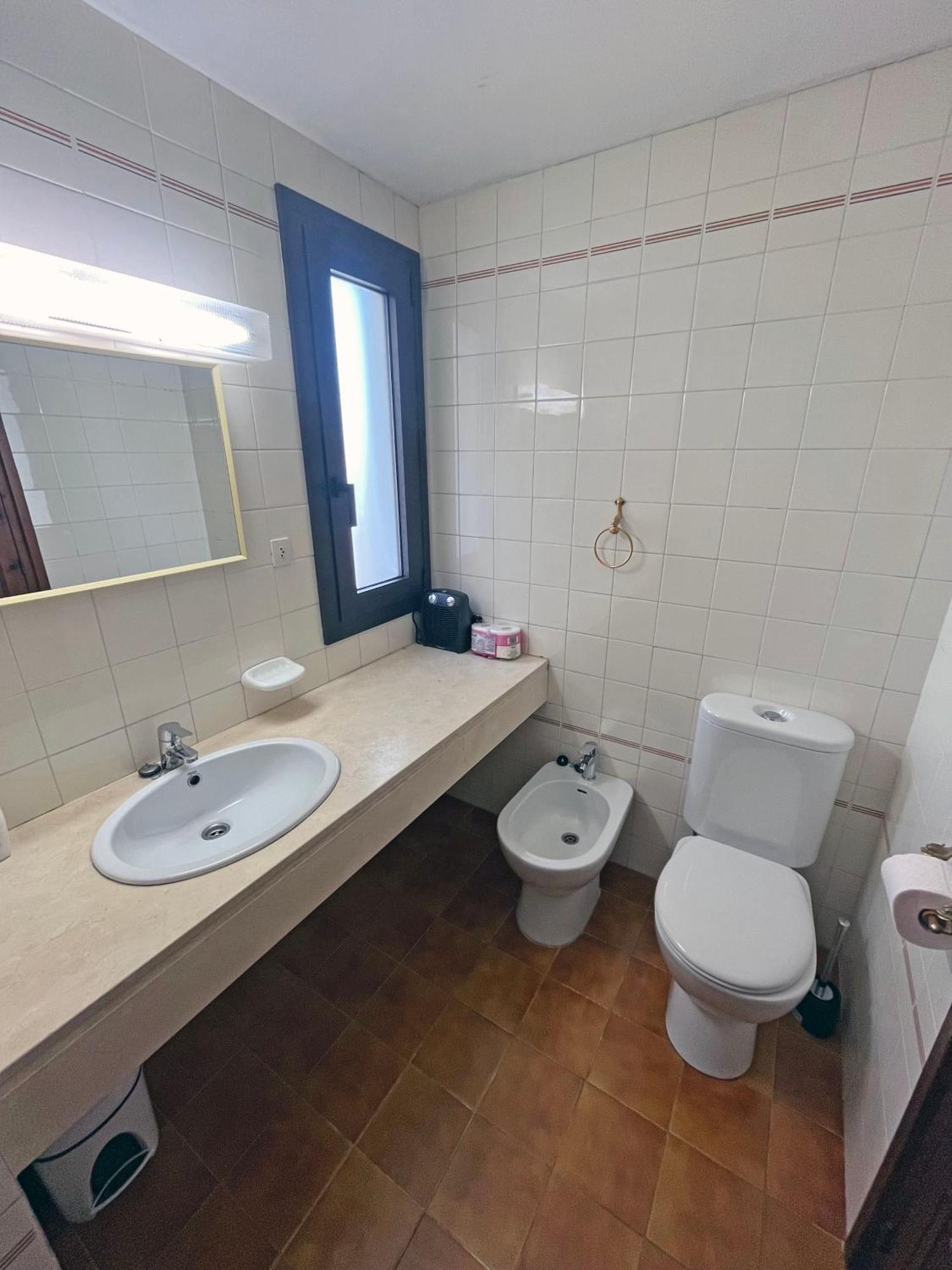 Apartamento En La Escala Con Piscina Y Parking Ля Эскала Экстерьер фото