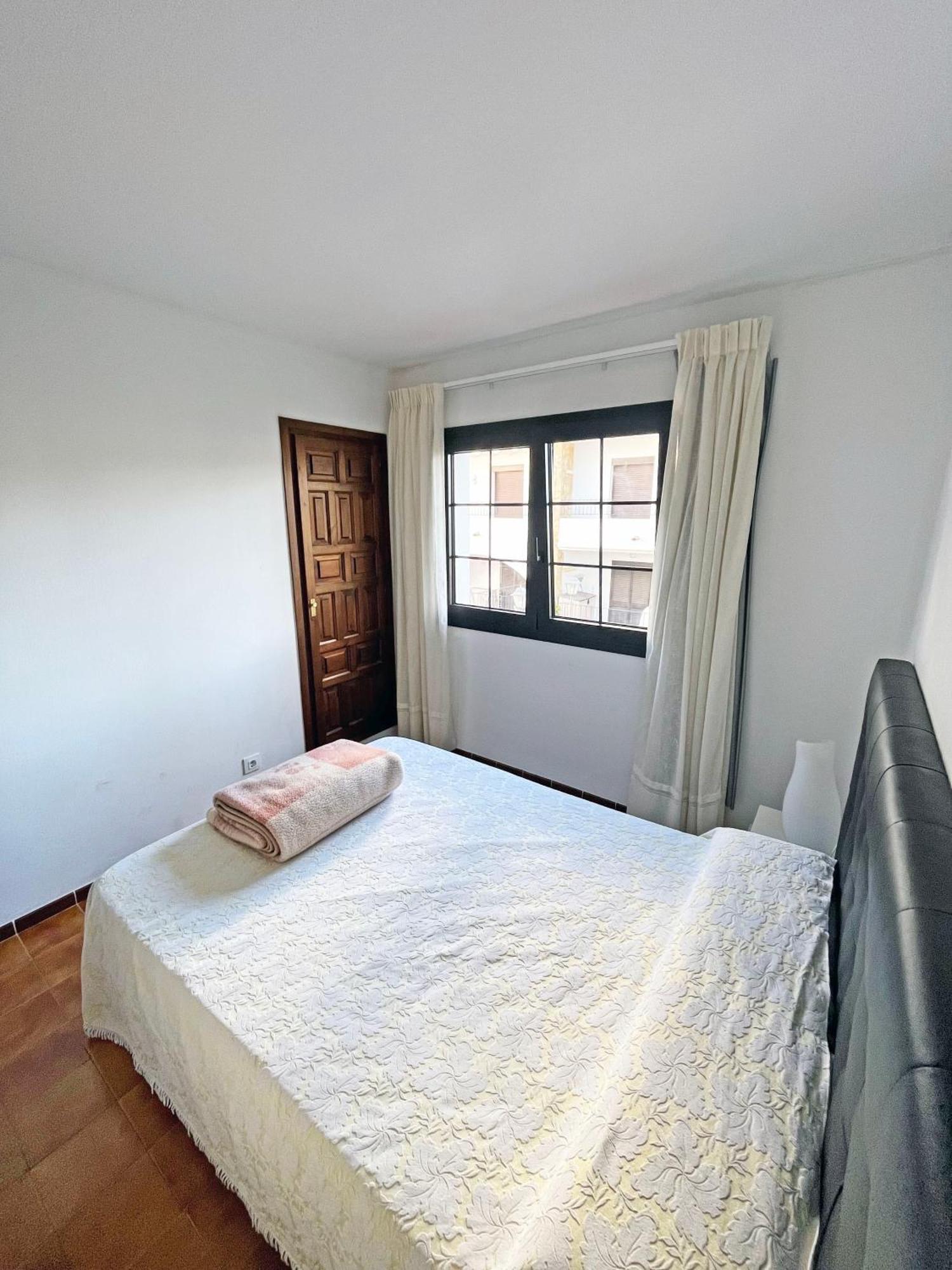 Apartamento En La Escala Con Piscina Y Parking Ля Эскала Экстерьер фото
