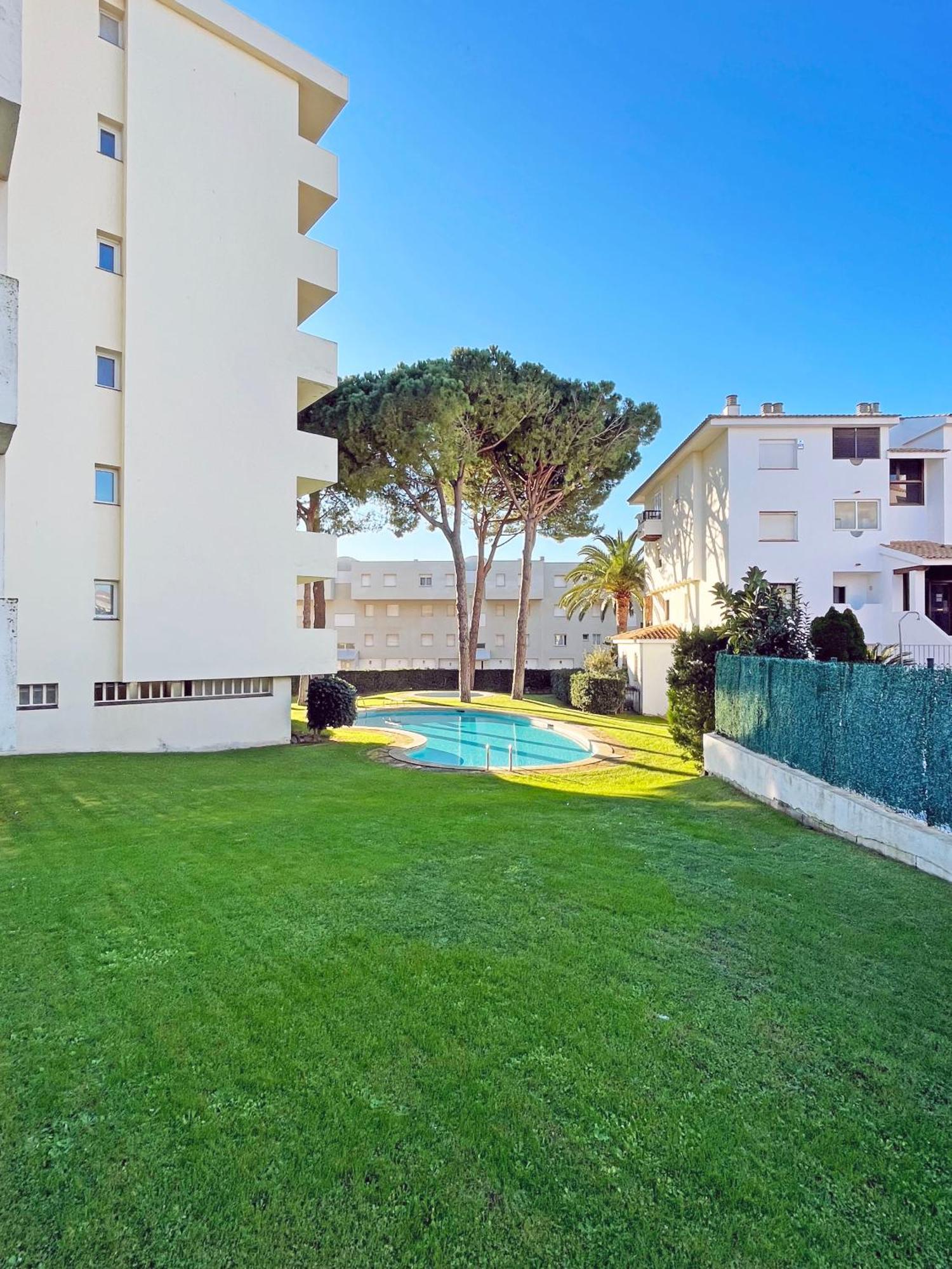 Apartamento En La Escala Con Piscina Y Parking Ля Эскала Экстерьер фото